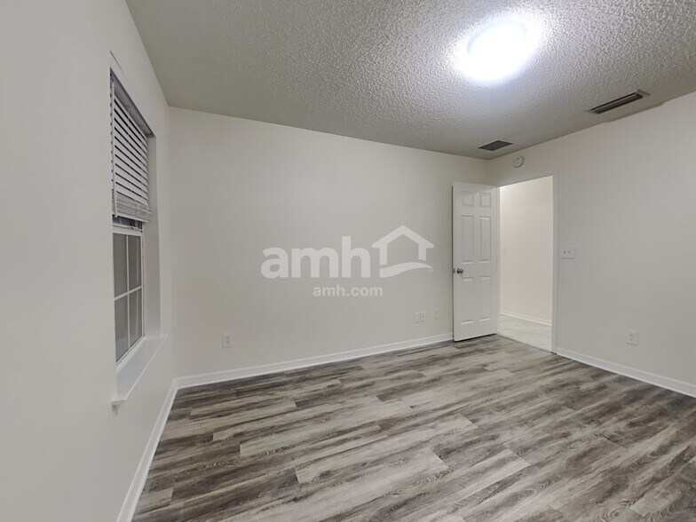Building Photo - 2326 Creekfront Dr