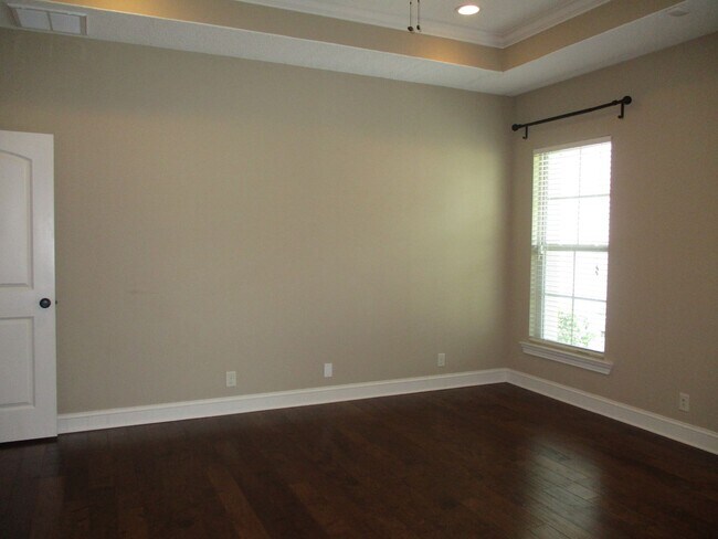 Building Photo - 104 Shadow Wood Bend