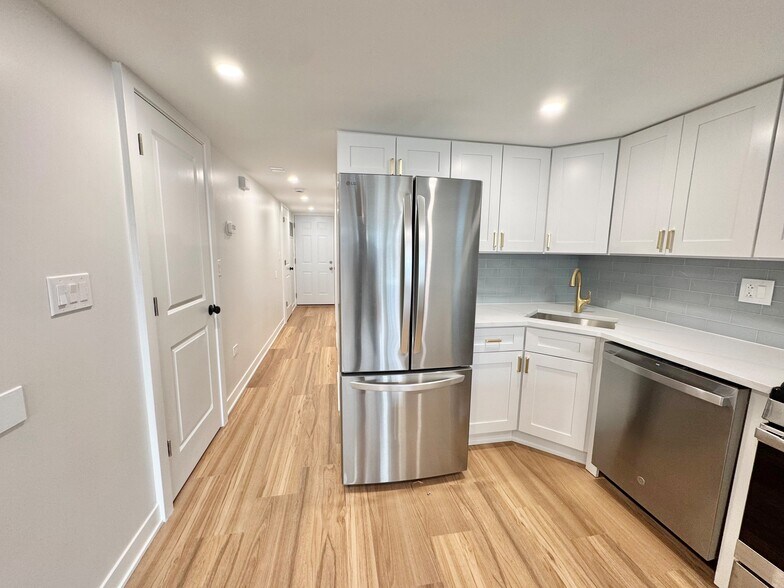 Building Photo - 4816 W Henderson St