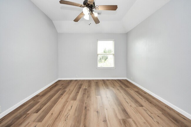 Building Photo - 9002 Sundown Dr