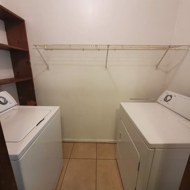 Building Photo - 2429 N Market Ave