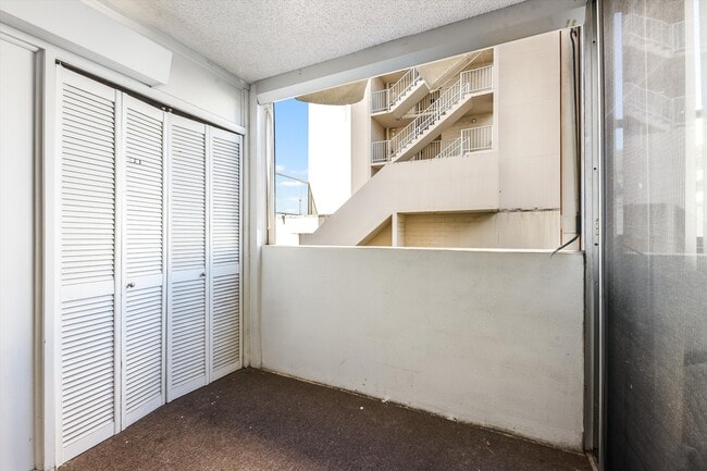 Building Photo - 1617 Clark St