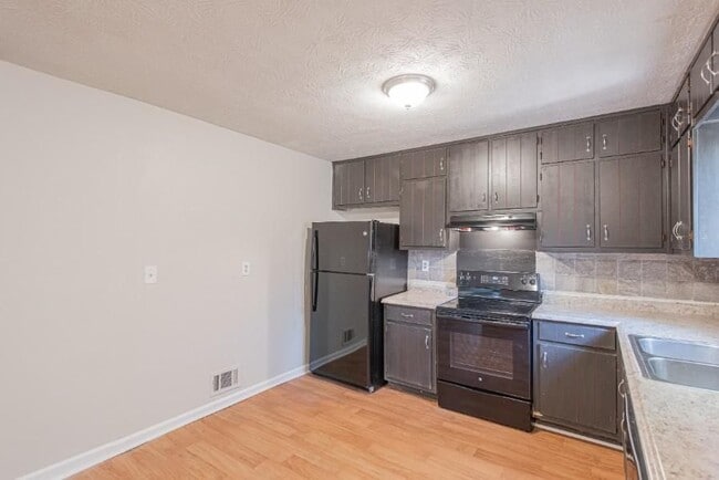 Building Photo - 2628 Candler Woods Dr