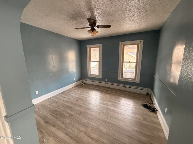 Building Photo - 18 Swan St