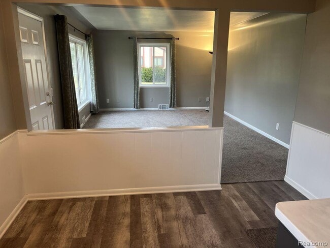 Building Photo - 4445 Oakvista Ave