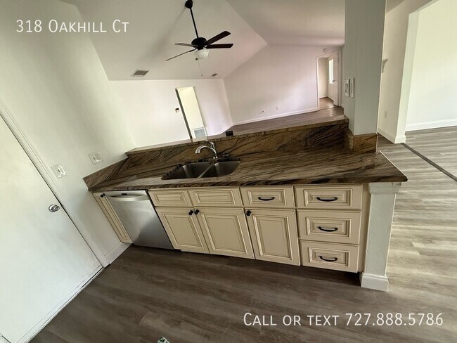 Building Photo - 318 Oakhill Ct