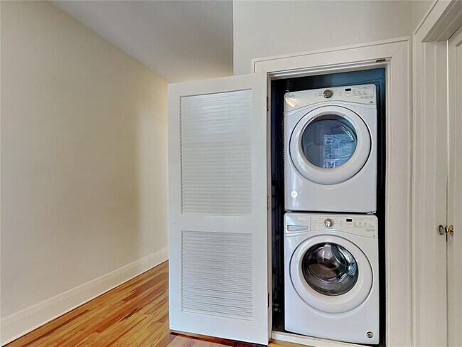 Building Photo - 1806 W Morrison Ave