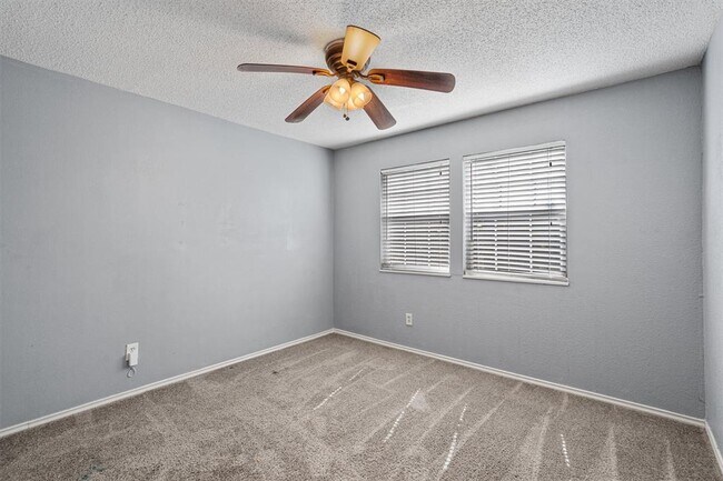 Building Photo - 5501 Spring Meadow Rd