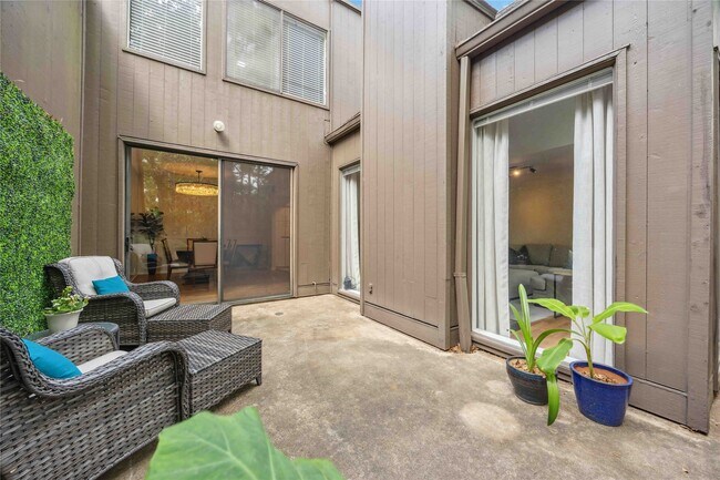 Building Photo - 3 Litchfield Ln