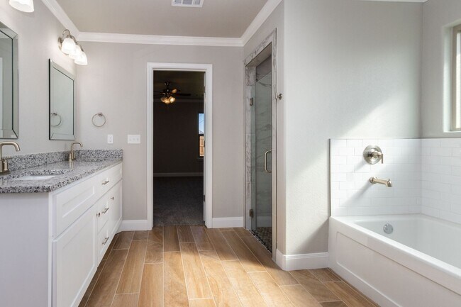 Building Photo - 2700 Tampa Bay Ave