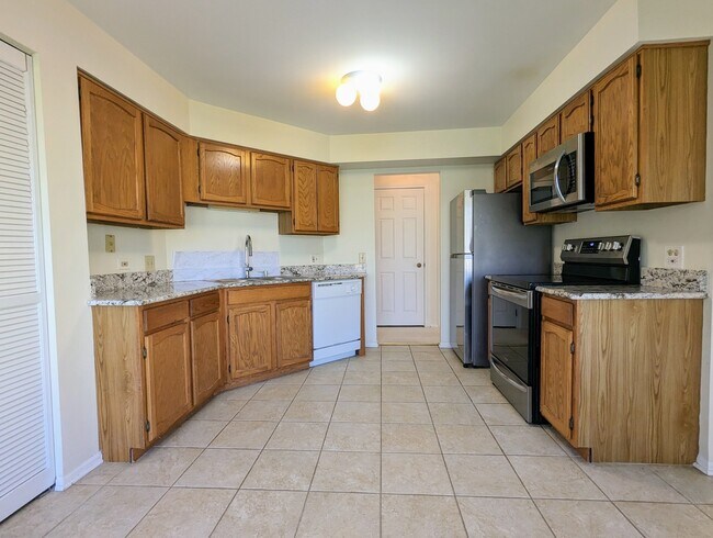Building Photo - 309 Willow Pkwy