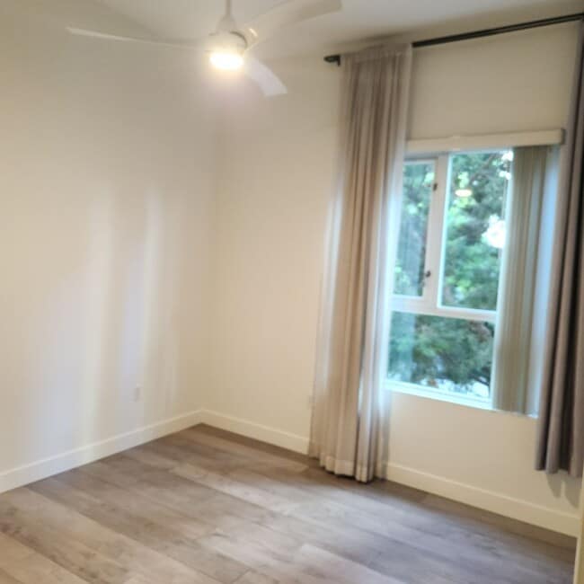 Building Photo - Little Italy Townhouse, 2bed 2.5 bath, high ceilings, pool and spa