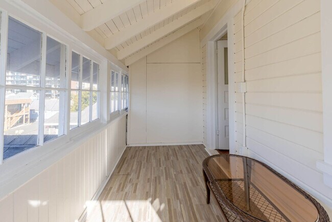 Building Photo - 640 S Columbia St