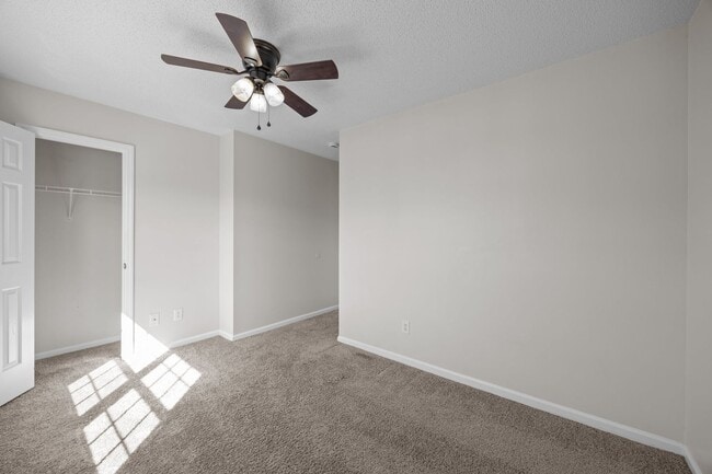 Building Photo - Welcome to Marsh Oaks!