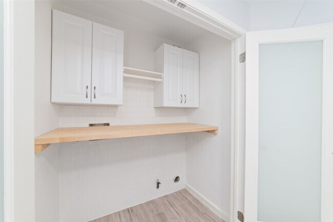 Building Photo - 17310 Winfield Square