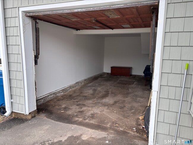 Building Photo - 324 Savage Hill Rd