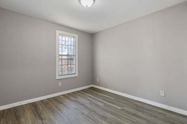 Building Photo - 3-Bedrooms and 2.5-Bathroom Duplex - Convenient Living Near Oak Cliff & Downtown Dallas