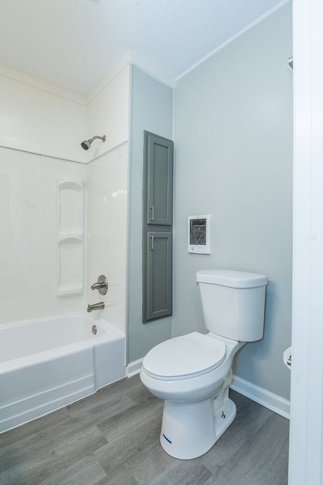 Building Photo - Beautifully FULLY RENOVATED 2 Bdr 1 bath i...
