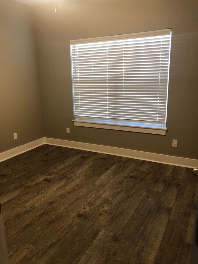 Building Photo - 3 Bedroom Home in Valley View PRE LEASE
