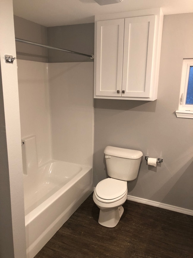 Building Photo - 702 N Cleveland Ave