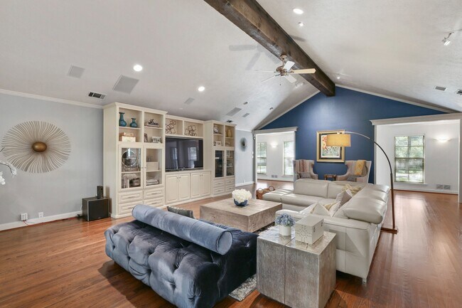 Building Photo - Jewel of Home, Large Lot,  in Wonderful Walkable Neighborhood!