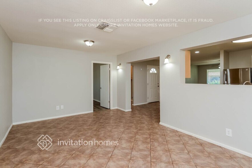 Building Photo - 3819 W Columbine Dr