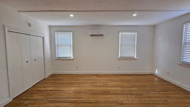 Building Photo - 37 Maple Ridge Dr