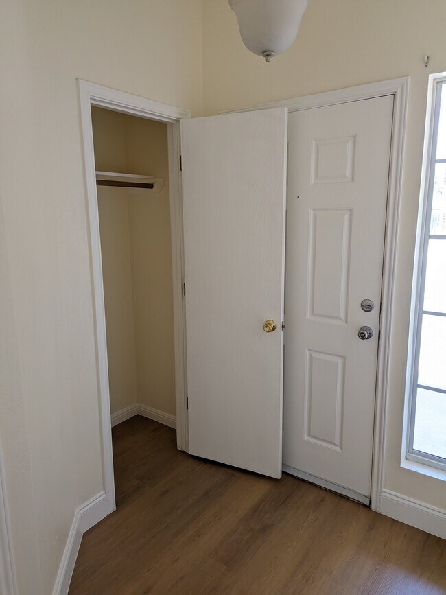 Front entrance - 4717 Lake Champlain Ln