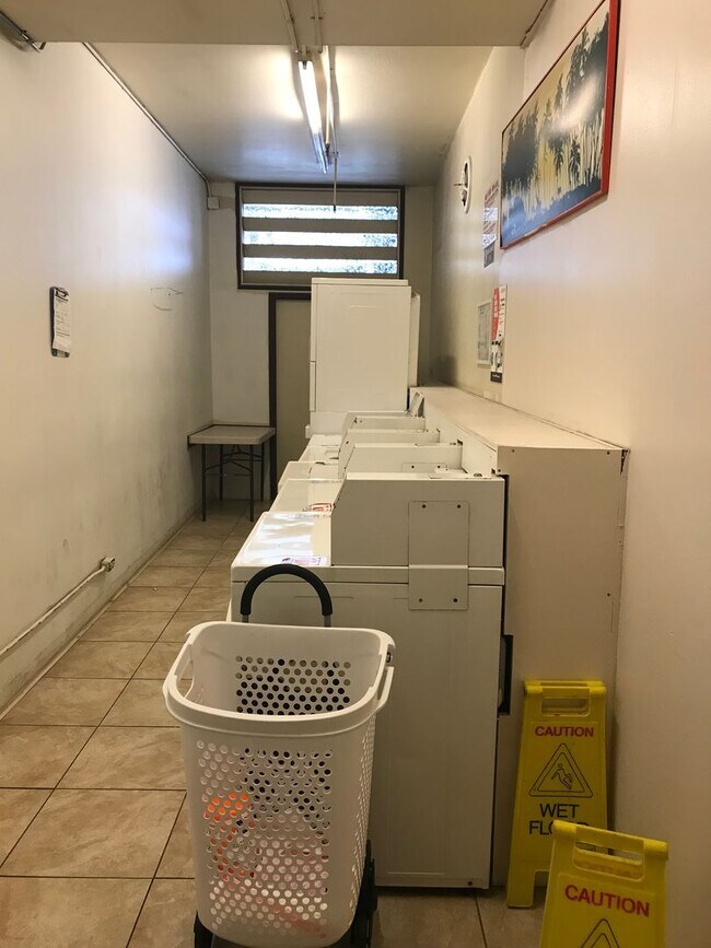 Building Photo - Modern, Fully Updated 1BR at the Gateway to Waikiki – ALL UTILITIES INCLUDED!