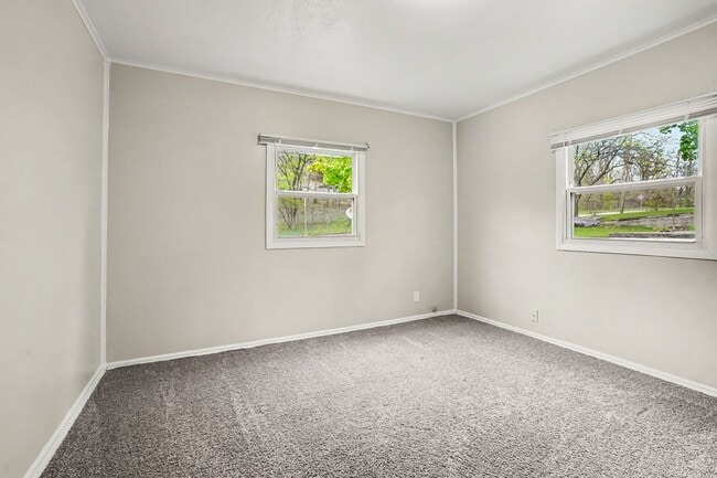 Building Photo - *Use Rently to view this unit and receive $150 off move-in* Cute Remodeled Two Bedroom 1 Bathroom...