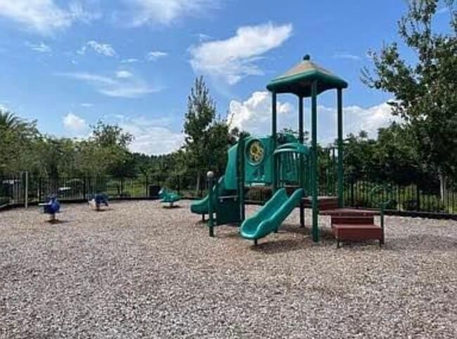 Building Photo - Beautiful 4 Bed 2 Bath Charmer For Rent!