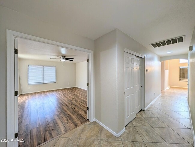 Building Photo - 15748 W Paradise Ln