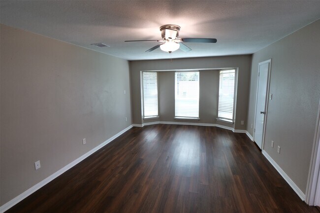 Building Photo - 915 Comstock Springs Dr