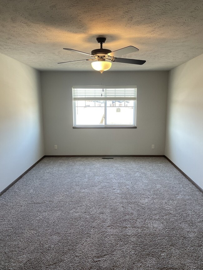 Building Photo - 9232 Peregrine Rd