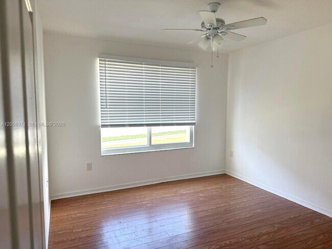 Building Photo - 401 Villa Cir