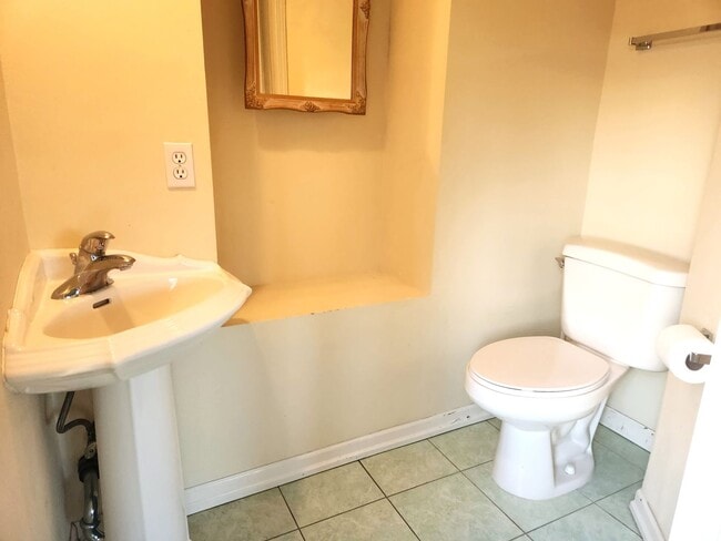 Building Photo - Easy access to the Birch Bay Coastline! La...