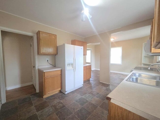 Building Photo - Spacious home for rent!