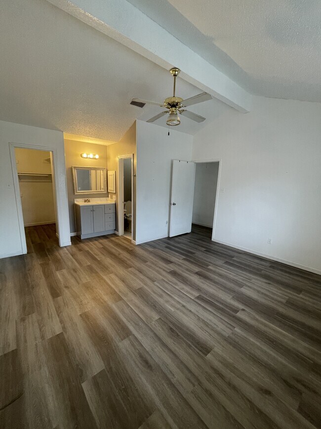 Building Photo - 2730 Mud Lake Dr