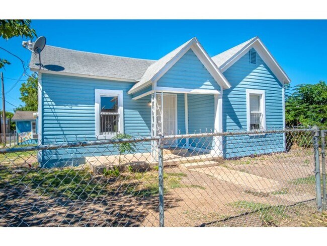 Building Photo - 231 Cactus St