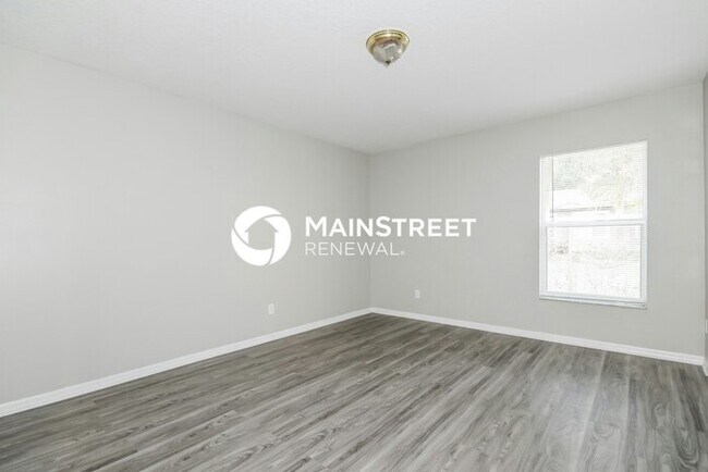Building Photo - 4 Bedroom Pet-Friendly Home in Tampa, FL with Main Street Renewal