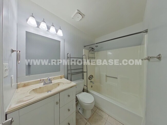 Building Photo - Cozy 3-Bedroom Home on a Corner Lot with F...