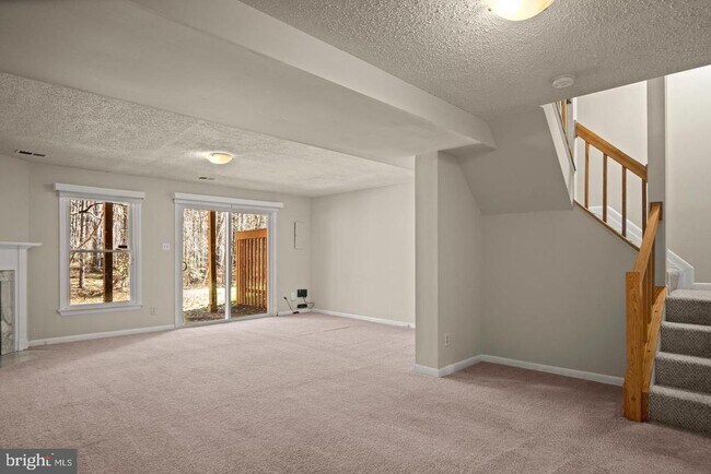 Building Photo - 1602 Oak Spring Way