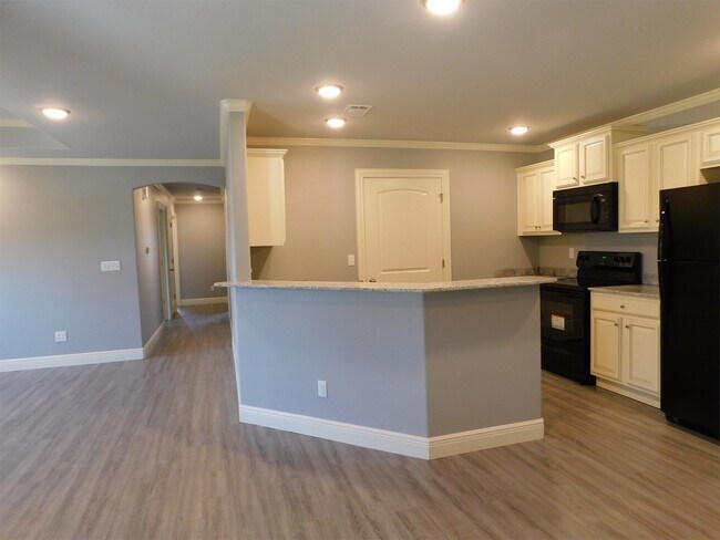 Building Photo - 9005-9007 Sandra Way