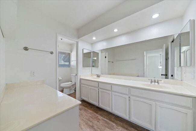 Building Photo - Canyon Crest Beauty***MOVE IN READY***