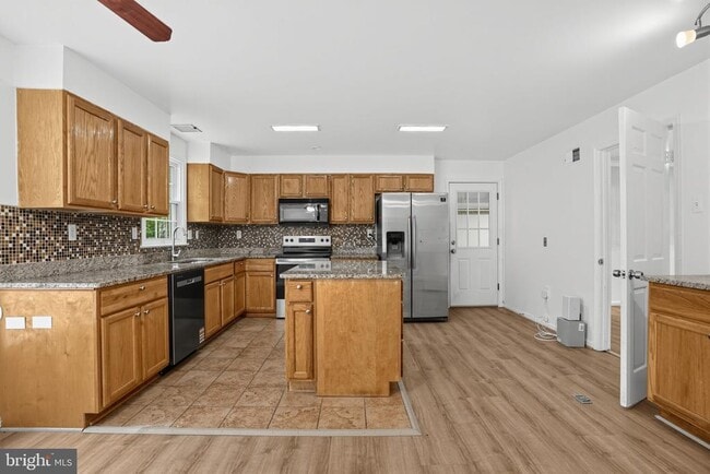 Building Photo - 6401 Wolf Run Hunt Ct