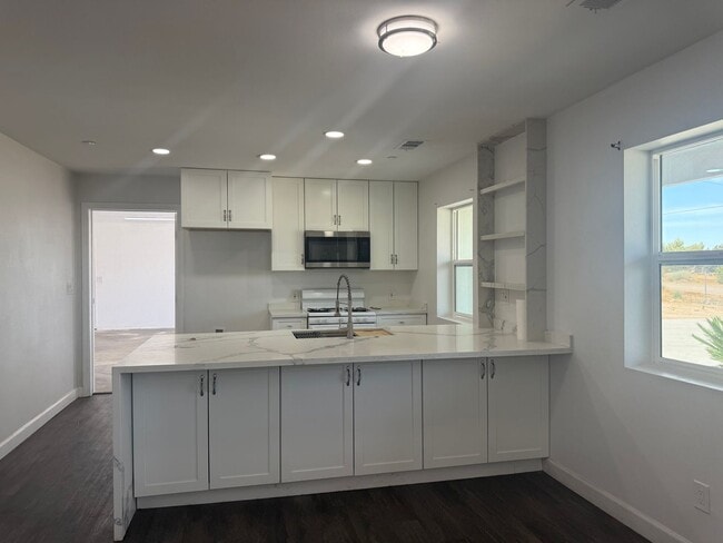 Building Photo - 12977 Cactus St