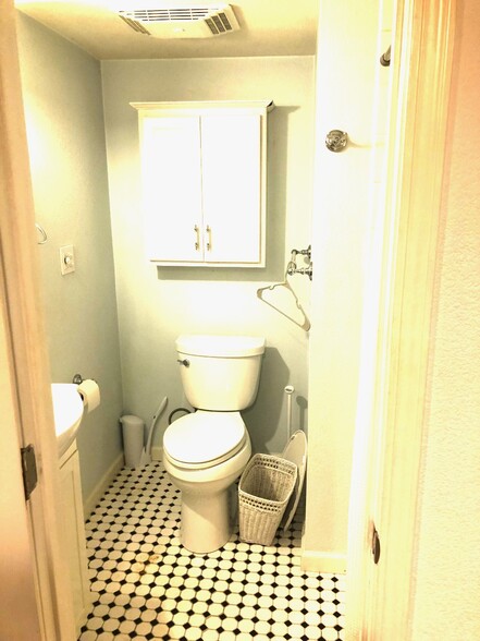 Bathroom and shower - 1386 Page St