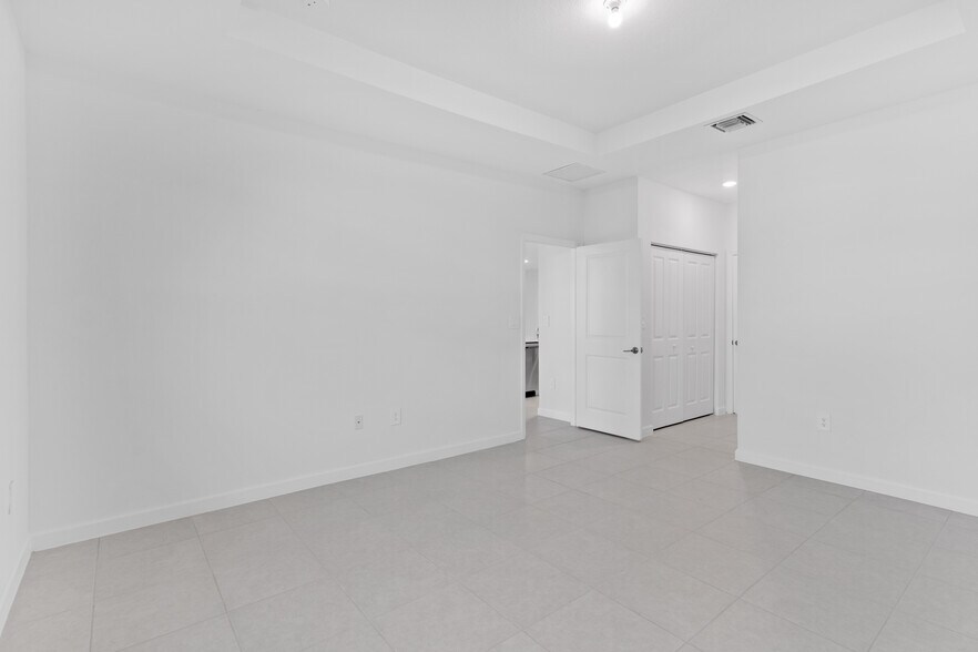 Building Photo - 11947 SW 241st Ter