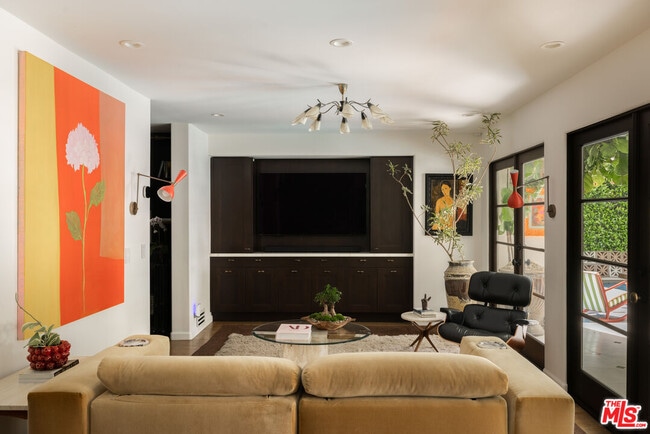 Building Photo - 1745 N Vista St