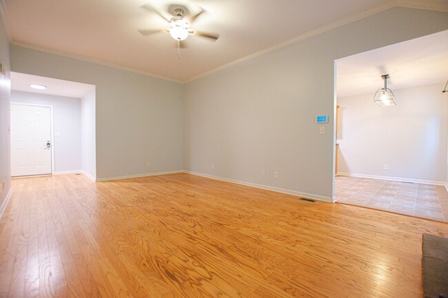 Building Photo - Pet Friendly Three Bedroom!